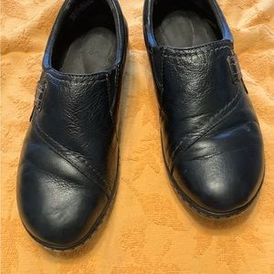 BLACK CLARK SLIP ON SHOES